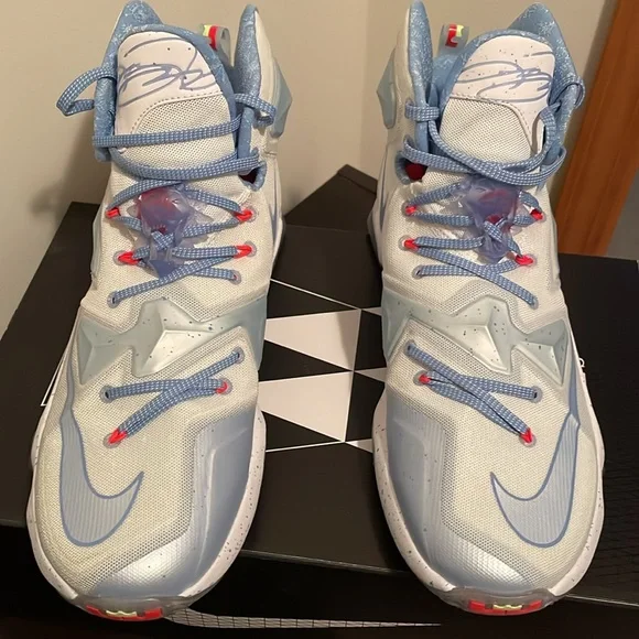 Nike Lebron XIII XMAS men’s size 10 1/2